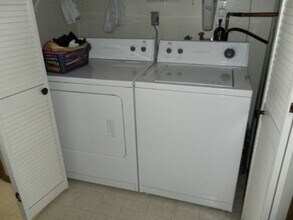 728 Westwinds Dr in Iowa City, IA - Building Photo - Building Photo