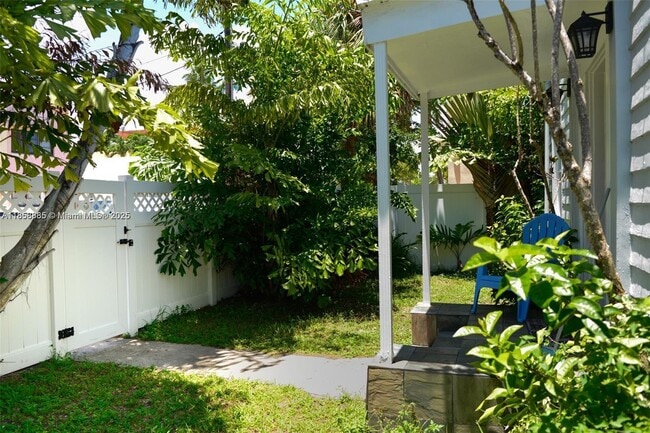 7611 Abbott Ave in Miami Beach, FL - Building Photo - Building Photo