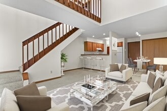 Foxtail Meadows Apartments in Pewaukee, WI - Foto de edificio - Building Photo