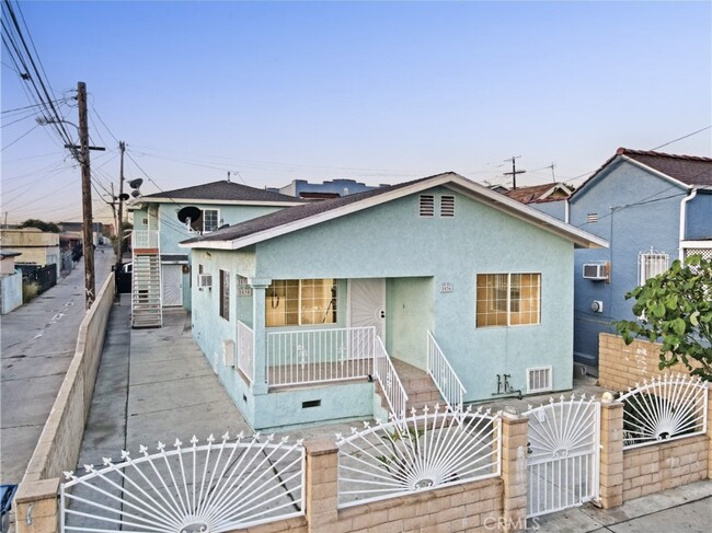 2538 Malabar St, Unit 2 in Los Angeles, CA - Foto de edificio - Building Photo