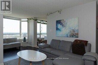 550-2550 Webb Dr in Mississauga, ON - Building Photo - Building Photo