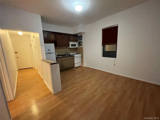 90 Main St in Mineola, NY - Building Photo - Building Photo