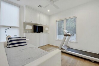 2510 Sutherland St in Austin, TX - Building Photo - Building Photo