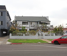 1716 3/4 Winona Blvd in Los Angeles, CA - Building Photo - Building Photo