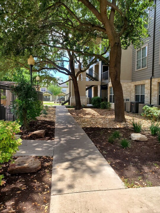 Iron Rock Ranch in Austin, TX - Building Photo