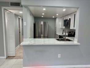 9050 NW 28th St in Coral Springs, FL - Building Photo - Building Photo