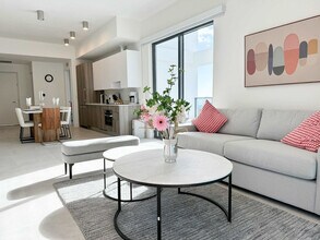 239 SW 9th St in Miami, FL - Building Photo - Building Photo