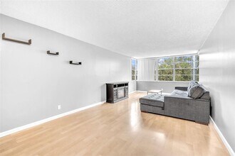 6500 Cypress Rd, Unit 408 in Plantation, FL - Building Photo - Building Photo