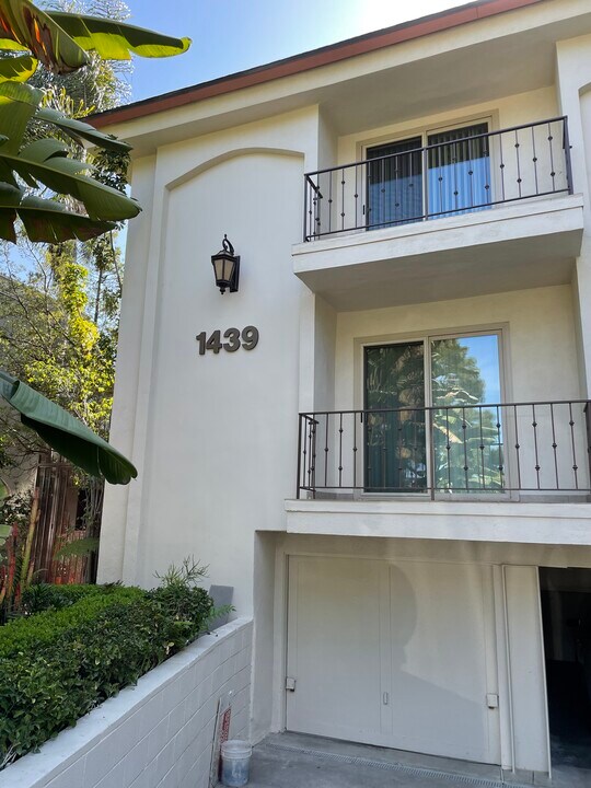 1439 S Bundy Dr in Los Angeles, CA - Building Photo