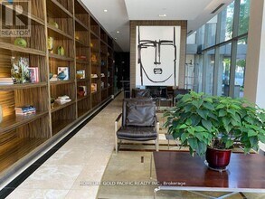 38 Grenville St in Toronto, ON - Building Photo - Building Photo