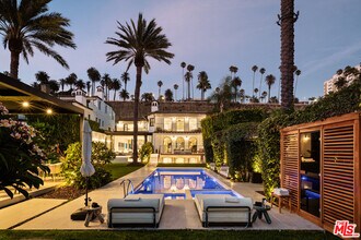 972 Palisades Beach Rd in Santa Monica, CA - Building Photo - Building Photo