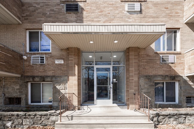 Mandela Apartments in Philadelphia, PA - Foto de edificio - Building Photo