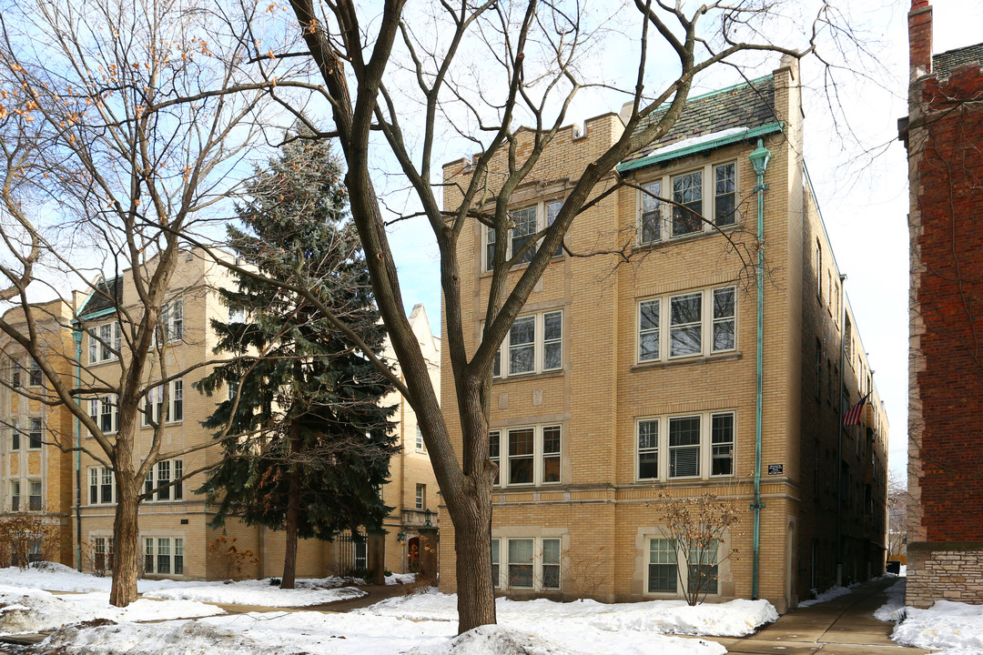 818-20 Forest Ave. in Evanston, IL - Building Photo