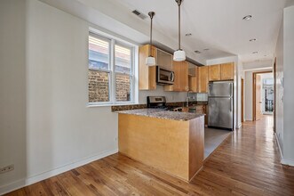 1619 W Le Moyne St in Chicago, IL - Building Photo - Building Photo