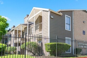 Kirkwood Landing Apartments in Houston, TX - Foto de edificio - Building Photo
