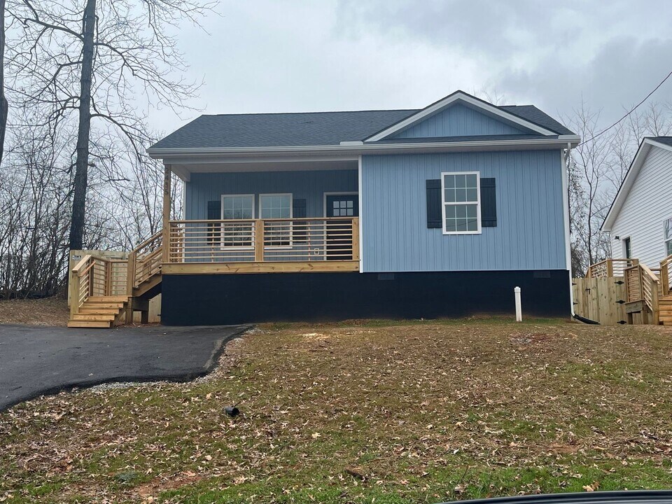 2435 Adams Ave in Knoxville, TN - Building Photo