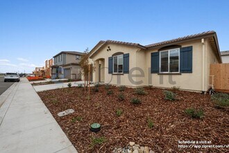 2494 Zellerbach St in Manteca, CA - Building Photo - Building Photo