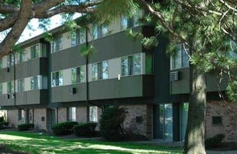 Hampton Gardens in Milwaukee, WI - Foto de edificio - Building Photo