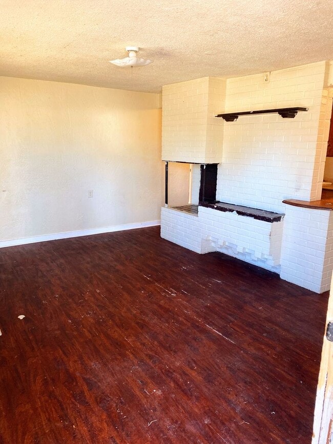 939 E 9th Ave in Hutchinson, KS - Building Photo - Building Photo