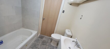 2229 S 10th Pl in Milwaukee, WI - Building Photo - Building Photo
