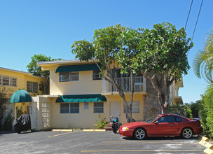 999 S Riverside Dr in Pompano Beach, FL - Foto de edificio - Building Photo