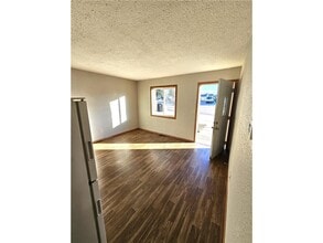 905 E 5th St in Blue Earth, MN - Building Photo - Building Photo