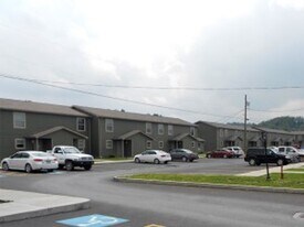 406 Alexandria Dr in Reedsville, WV - Building Photo