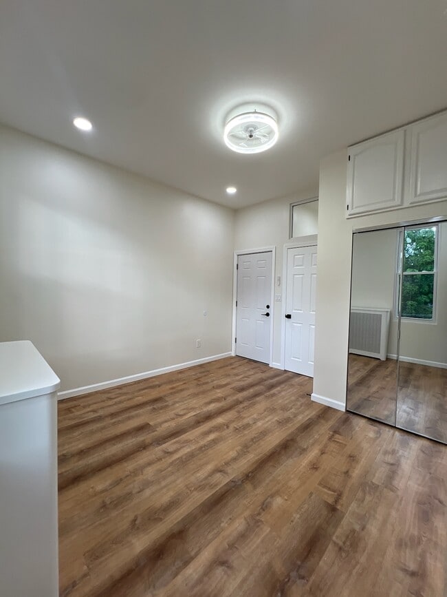 5914 Palmetto St, Unit 2R in Ridgewood, NY - Building Photo - Building Photo