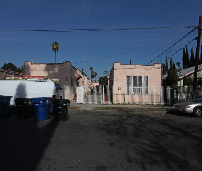 5217-5221 De Longpre Ave in Los Angeles, CA - Foto de edificio - Building Photo