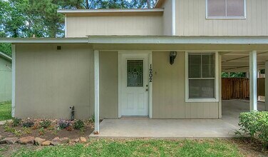 1202 E Red Cedar Cir in Spring, TX - Building Photo - Building Photo