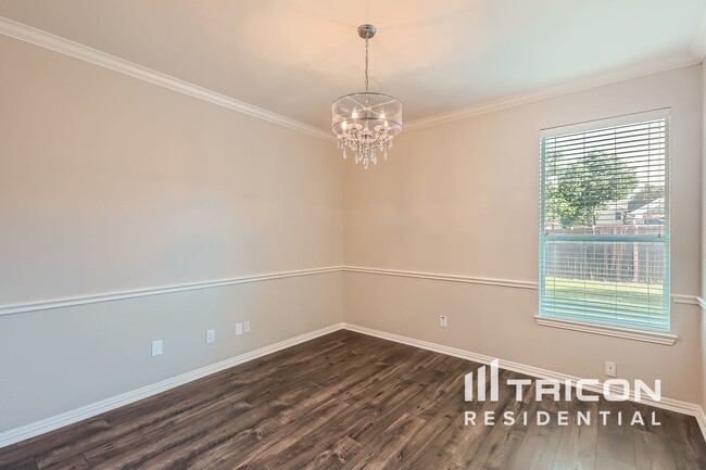 property at 2817 Deerhurst Dr