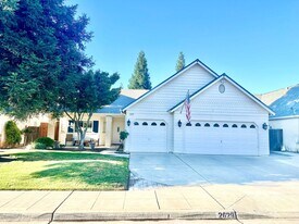 2629 E Goshen Ave in Fresno, CA - Building Photo