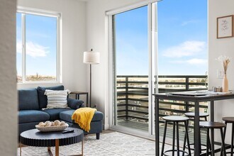 Enso Zen Apartments in Denver, CO - Foto de edificio - Building Photo