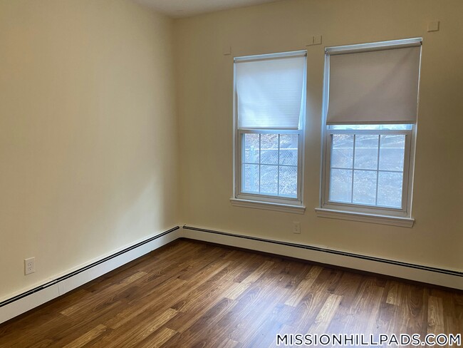 62 S Huntington Ave in Boston, MA - Foto de edificio - Building Photo