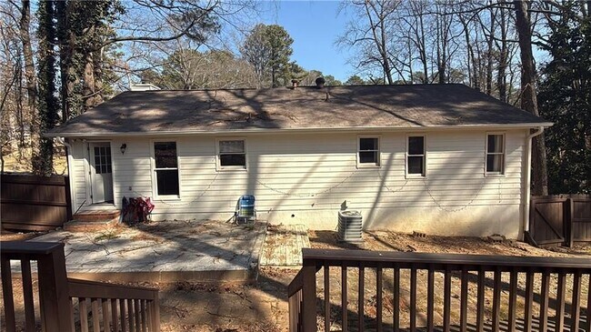 1424 Shadowbrook Dr in Marietta, GA - Building Photo - Building Photo