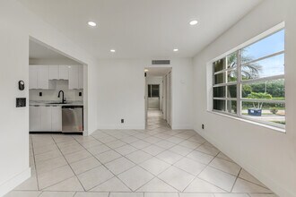 560 Capri Ln in Delray Beach, FL - Building Photo - Building Photo