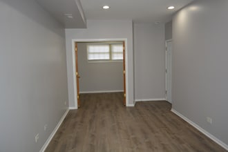 4136 W Gladys Ave in Chicago, IL - Building Photo - Building Photo