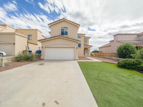 3742 Piedras Negras Dr in Las Cruces, NM - Building Photo - Building Photo