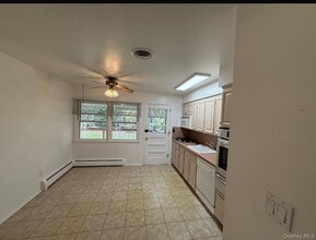 7 Brentwood Dr in New City, NY - Building Photo - Building Photo