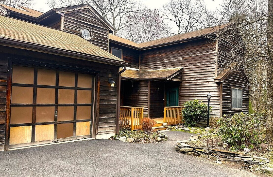 227 Image Dr in Scotrun, PA - Building Photo