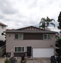 954 White Knoll Dr in Los Angeles, CA - Building Photo - Building Photo