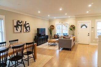 279 Suffolk Ave in Revere, MA - Foto de edificio - Building Photo