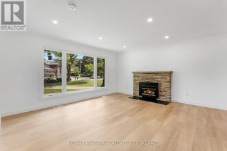 10 W Hampton Rd in St Catharines, ON - Building Photo - Building Photo