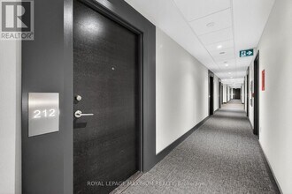 8868 Yonge St in Richmond Hill, ON - Building Photo - Building Photo