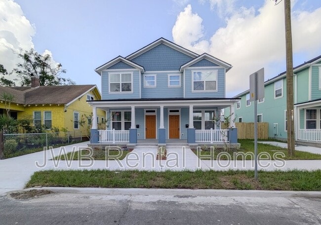property at 256 E 18th St