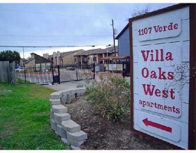 Villa Oaks West Condos in Bryan, TX - Building Photo - Building Photo