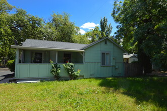 737 Leland Ct in Redding, CA - Building Photo - Building Photo