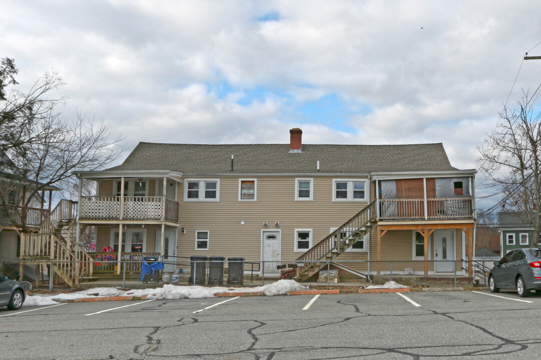 29 Oak St in Killingly, CT - Building Photo