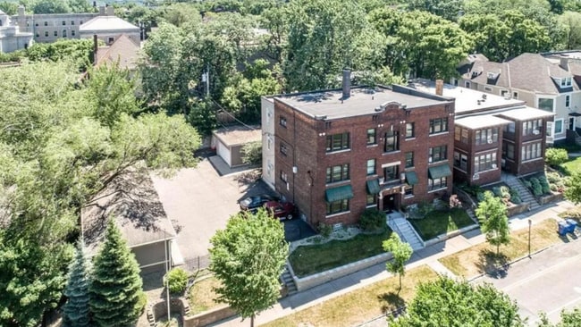 244 Marshall Ave in St. Paul, MN - Foto de edificio - Building Photo