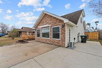 505 Carrie Ln in Lynn Haven, FL - Building Photo - Building Photo